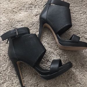 Black Aldo heels - Size 6